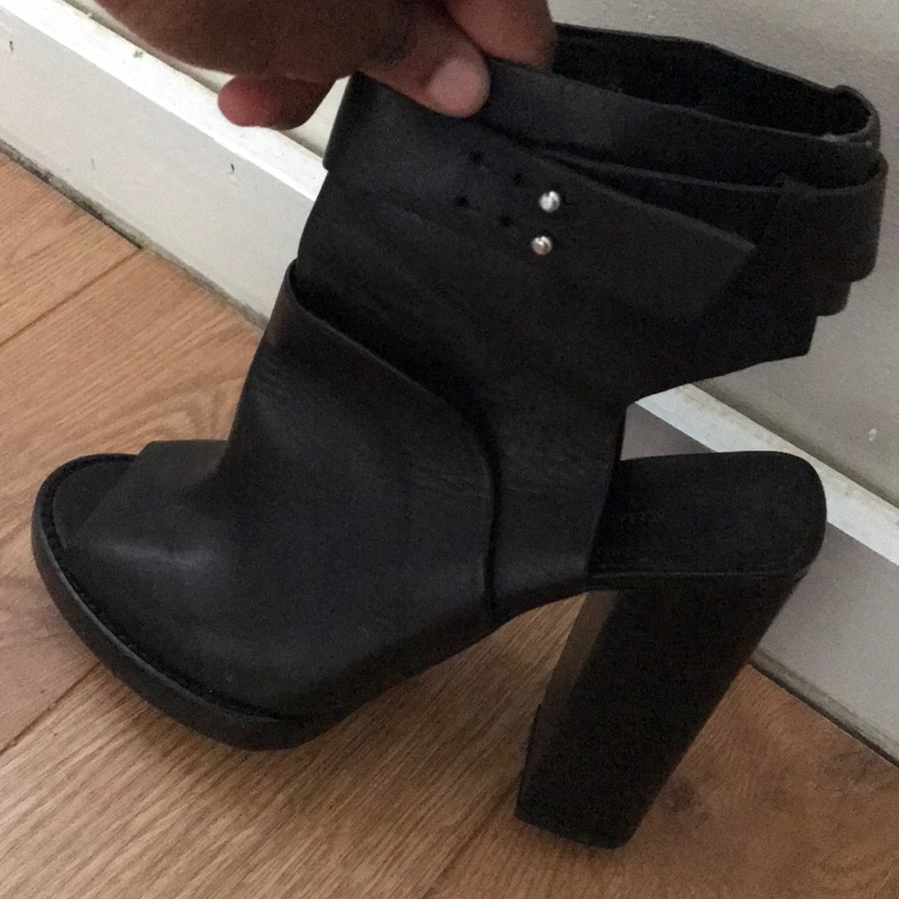 Zara peep toe booties: Fall must have!
